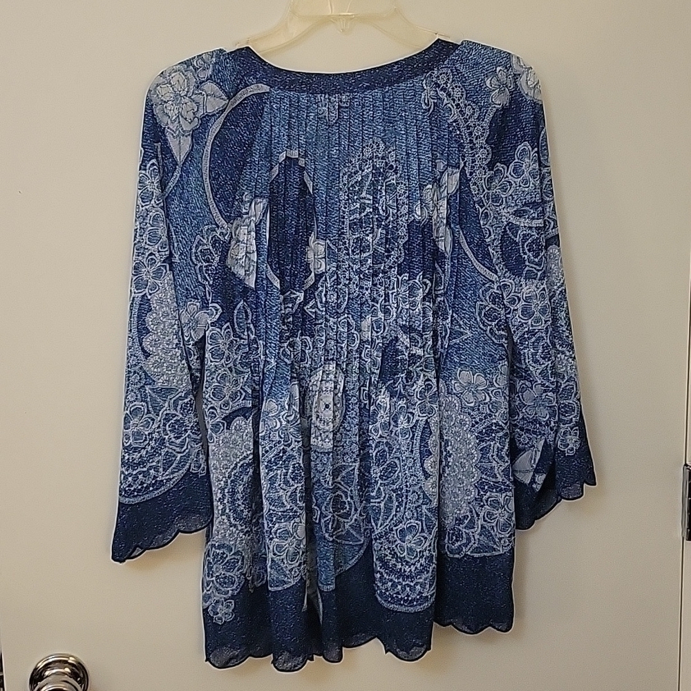V CRISTINA Floral Scalloped Split Neck Sheer Pintucked Blouse - Picture 7 of 8